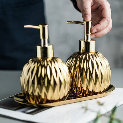 Luxuriöser Seifenspender in Gold-Optik