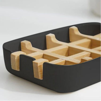 Schwarze Seifenablage mit Bambusgitter Einsatz